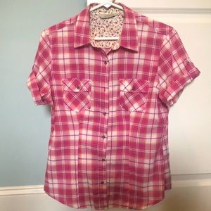 Cute light pink plaid button down w floral detail